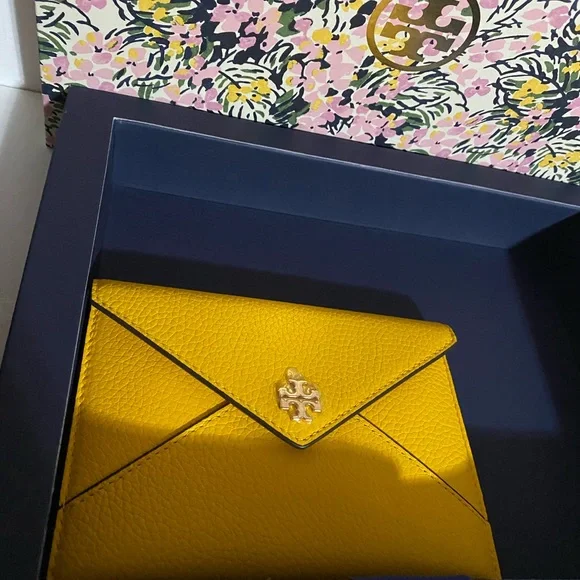 Tory Burch clutch- Yellow (medium) - Picture 4 of 4